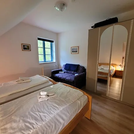 Apartman Im Kollhof - Ruhe Und Im Sueden Ruegens Putbus