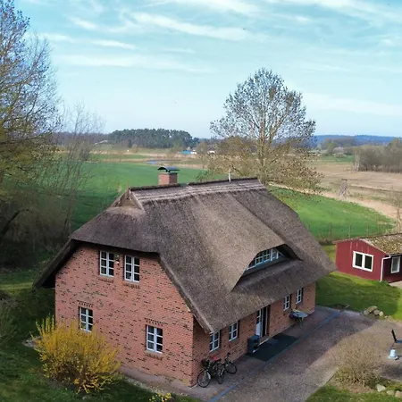 Apartman Im Kollhof - Ruhe Und Im Sueden Ruegens Putbus